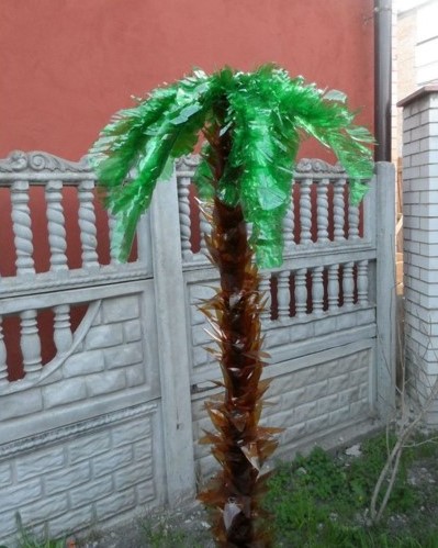 Пальма из пластиковых бутылок